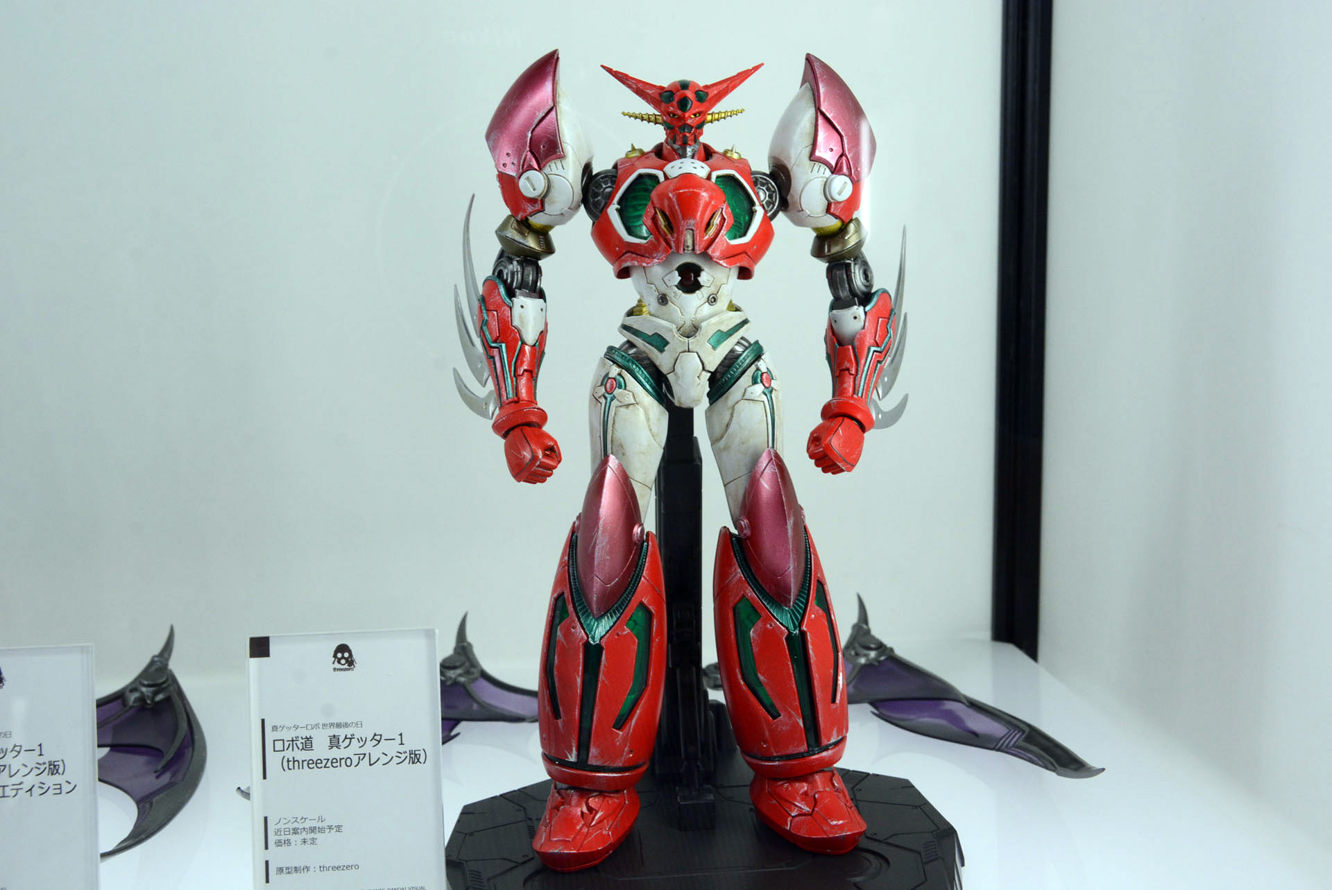 クリアパーツ、金属パーツのマテリアル感、ディテール表現など見所が多い