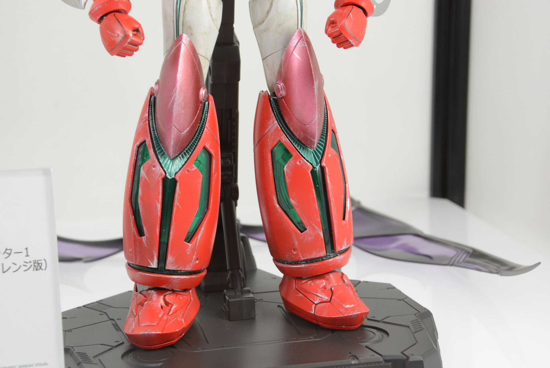 クリアパーツ、金属パーツのマテリアル感、ディテール表現など見所が多い