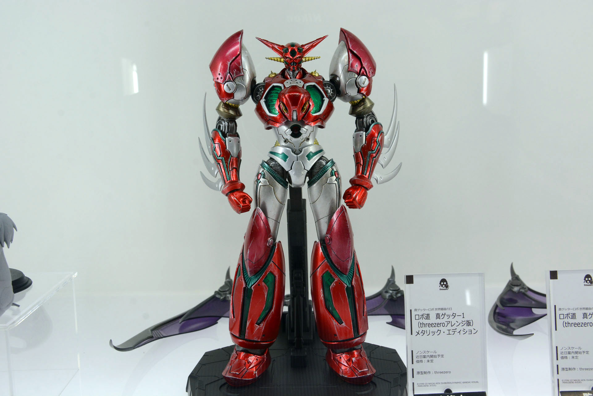 クリアパーツ、金属パーツのマテリアル感、ディテール表現など見所が多い