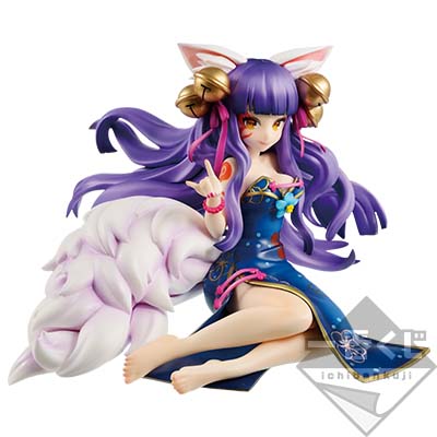 アプリ内の人気トップクラスのキャラクター「傾国の妖狐姫 妲己」が一番くじだけのオリジナルポーズで、高さ約10cmサイズで初立体化。サイズは約10cm