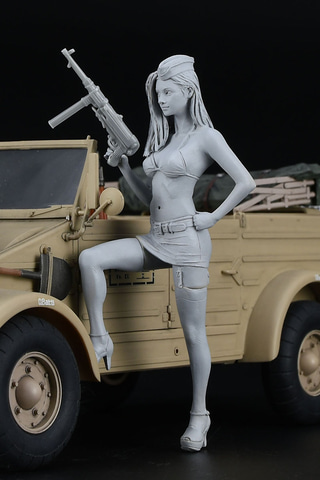 ハセガワ1/24キューベルワーゲン　ブロンドガール ハセガワ 1/24 Pkw.K1 キューベルワーゲン 82型w/ブロンド