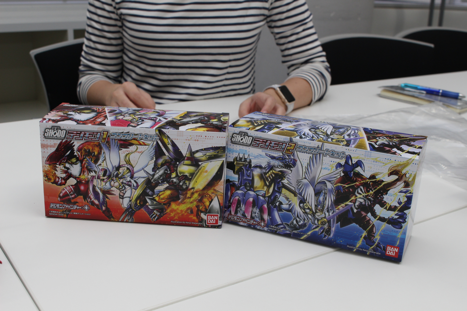 コンプリートセットのパッケージを、渡辺氏が手がけている。なおこちらの2種は予約が終了している