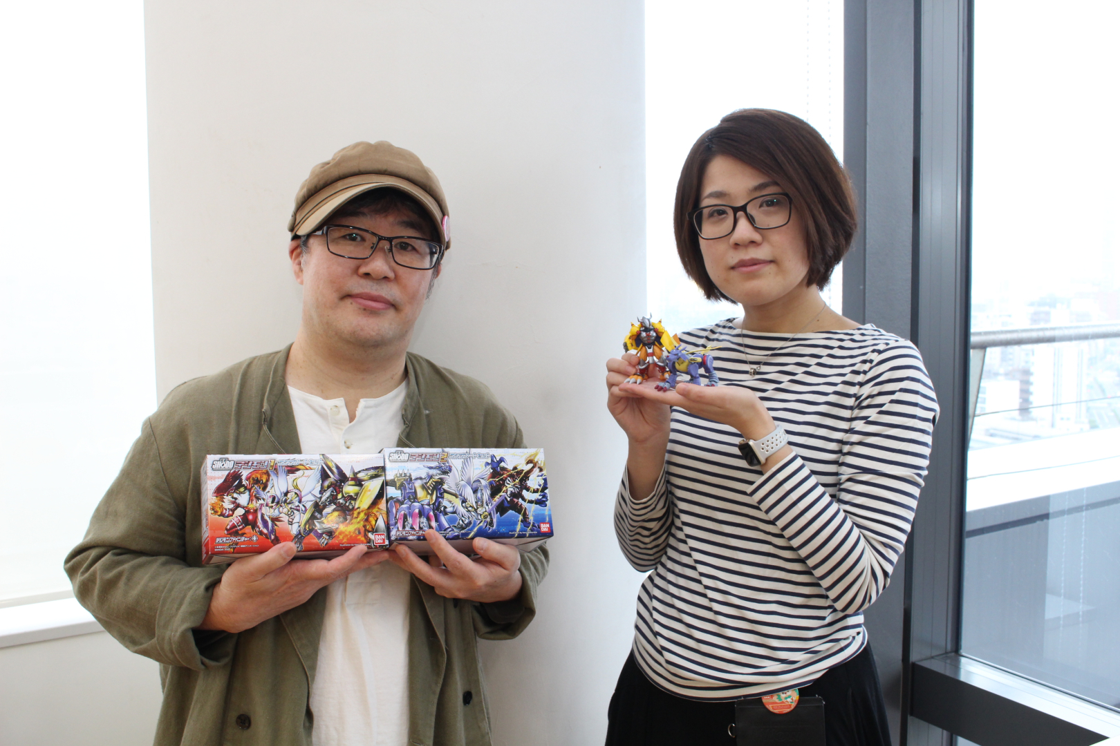 「デジモン」キャラクターデザイナーの渡辺けんじ氏（写真左）とバンダイキャンディ事業部の林佳奈子氏（写真右）