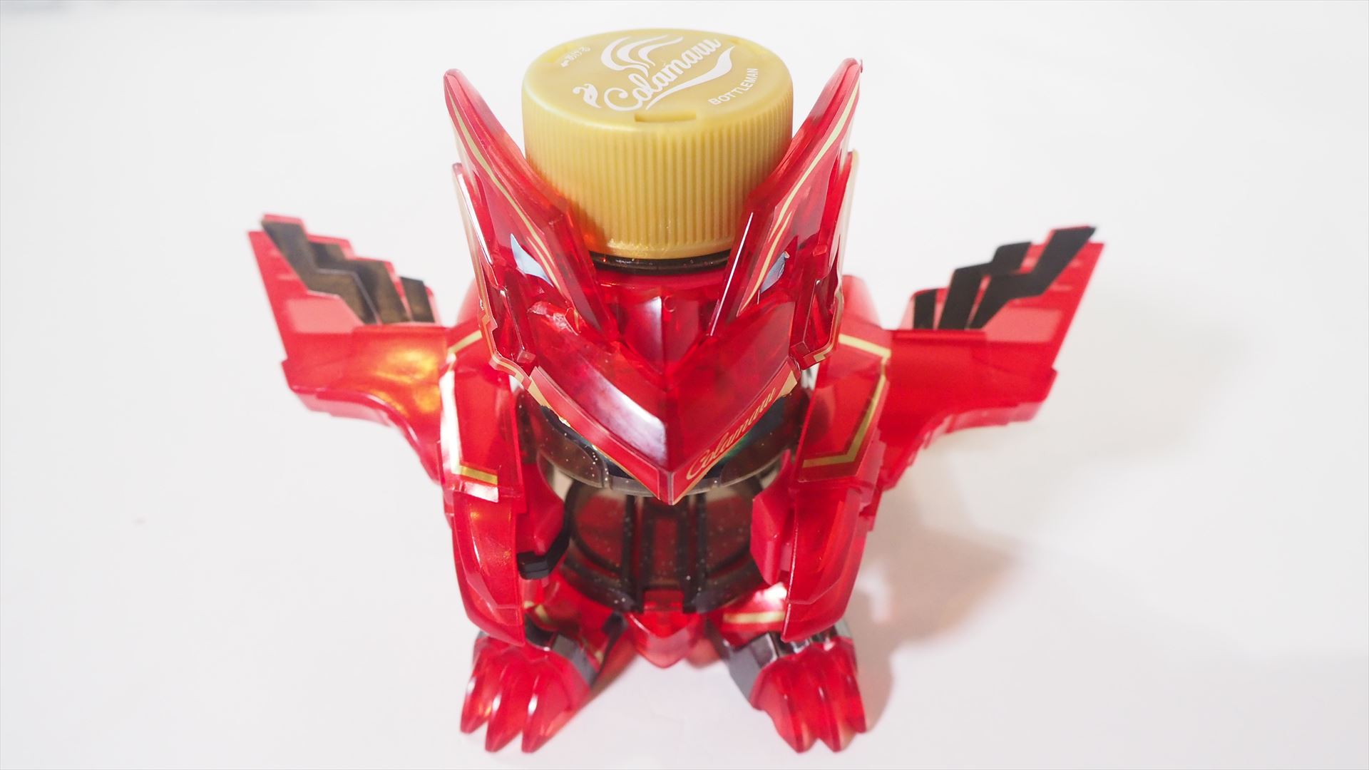 シール貼りが完了。さらにかっこよくなった「コーラマル」の正面