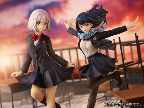 2人のポーズがかわいい！ 「SSSS.GRIDMAN」より冬服を身に着けた六花と