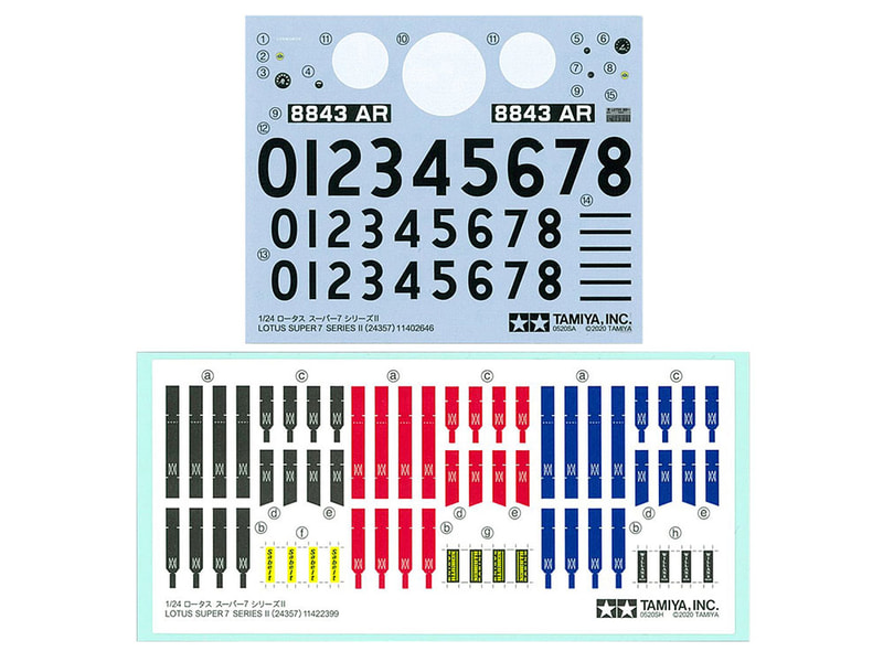 シートベルトは3タイプ。クラブマンレース仕様のためのゼッケンサークルやナンバーもスライドマークで用意されている