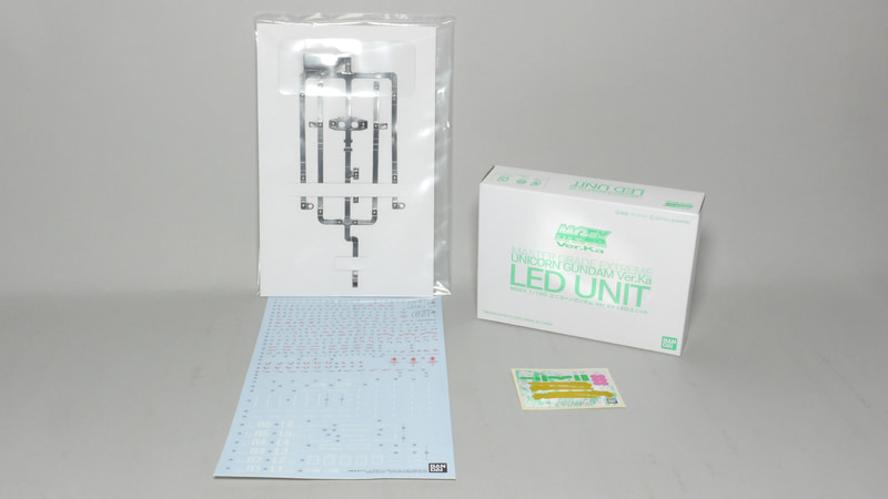 複雑に思えるLED関連はユニットとしてまとまっているので、箱から出してよく見るととても簡単だとわかります