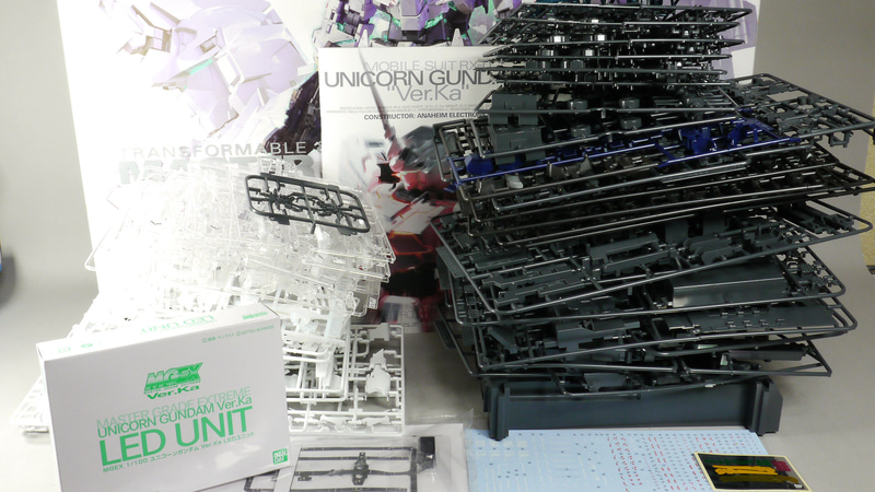 積み上げてみました。カメラの画角に入りきらないほどのボリュームです