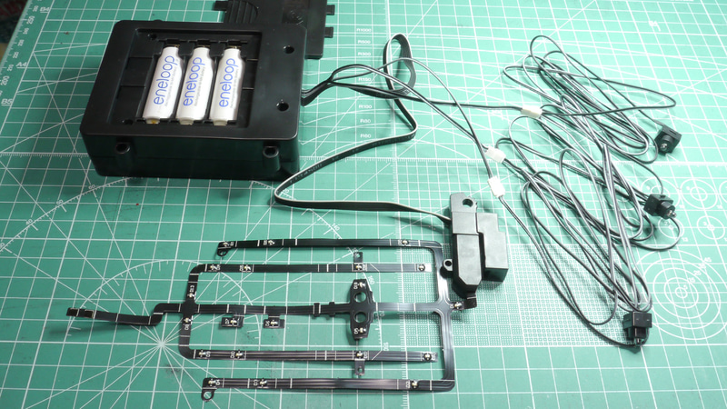 今回は充電池のeneloopを使ってみました。電池ボックスは1.5V指定になっていますがeneloop（1.2V）でも問題なさそうです。点灯させてみると想像以上に高輝度ですので機体に組み込んでも全身に光がいきわたるものと期待できますね