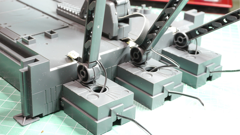 完成したユニットはベースの後端に差し込んでおけます