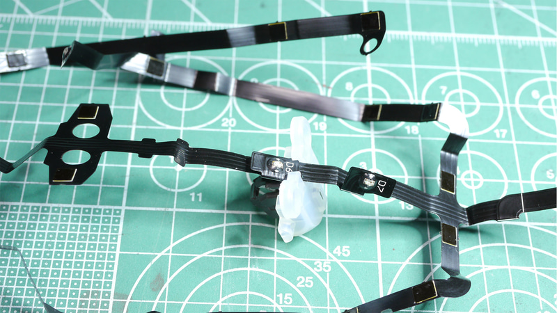 今回はデストロイモードのコクピットを選択しました。LEDシートは前処理をキッチリ行っておくことでぴたりと合って、これはさすがとしか言いようのない設計ですね