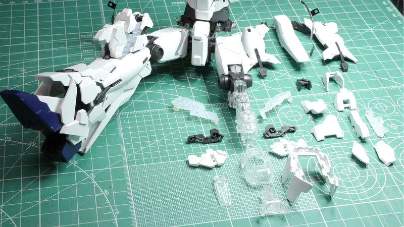 スネ下の延長部の構造はMGユニコーンとほぼ同じです。それゆえロックバーの素材が心配ではあります