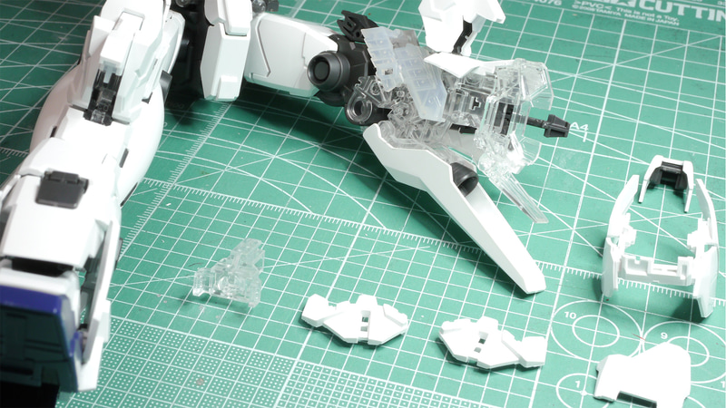 スネ下の延長部の構造はMGユニコーンとほぼ同じです。それゆえロックバーの素材が心配ではあります