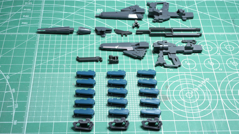 残念な点を挙げるとすると発光機構を搭載したシールド基部以外はMGユニコーンからの引き継ぎパーツがほとんど、ということろでしょうか。エモーションマニピュレーターSP向けにグリップ部分が変更されているとかはありますが、ほぼほぼ一緒です