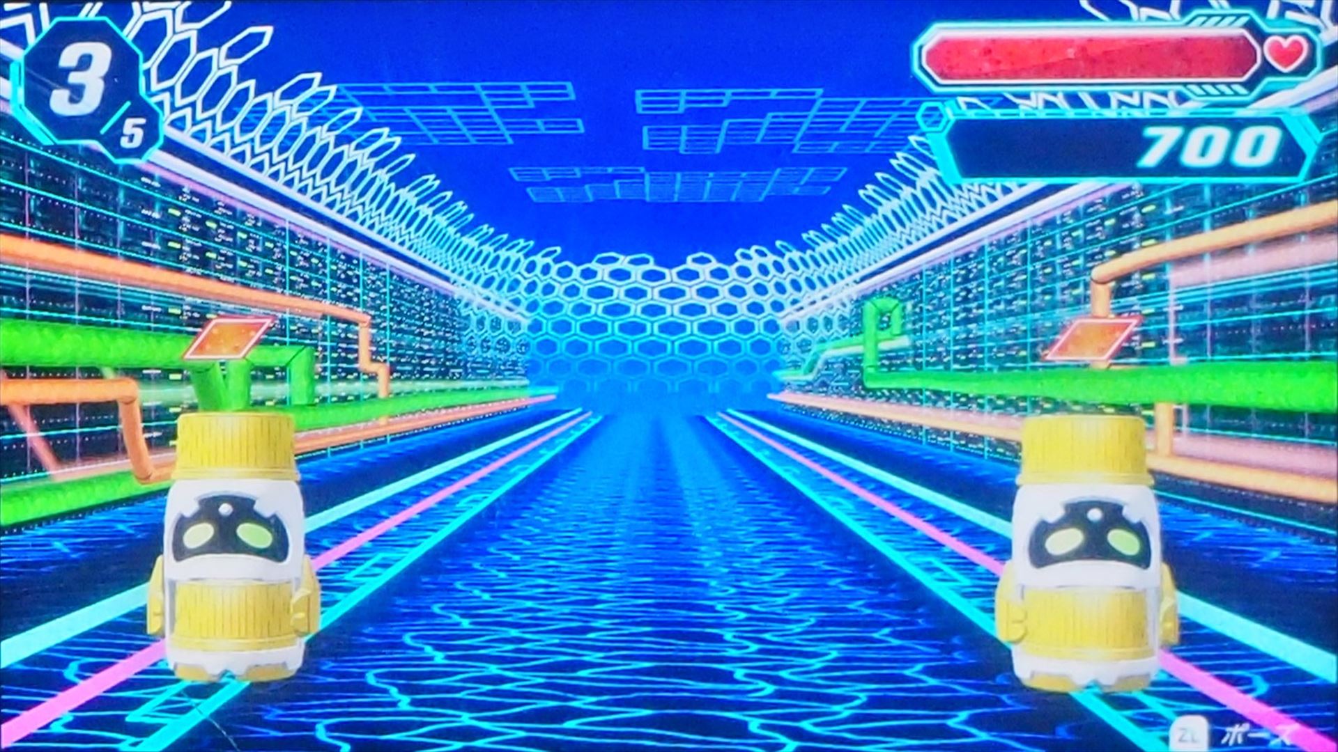 敵が次々と出現するので、敵に撃たれる前にキャップをシュートして敵を倒す。狙うターゲットは左右と中央の3箇所である