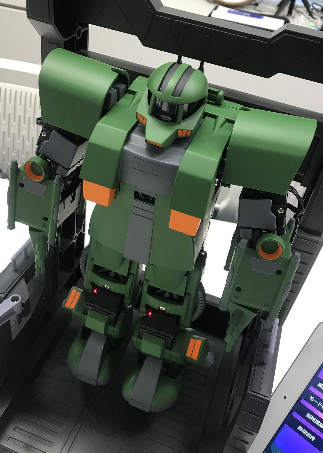 今回のテストのために開発されたザク。ちゃんと「サイコミュ・システム試験型」になっているところが楽しい