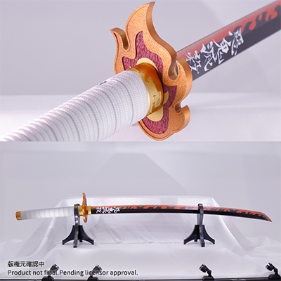 鍔の形、刃の色がはっきり違うことがわかる