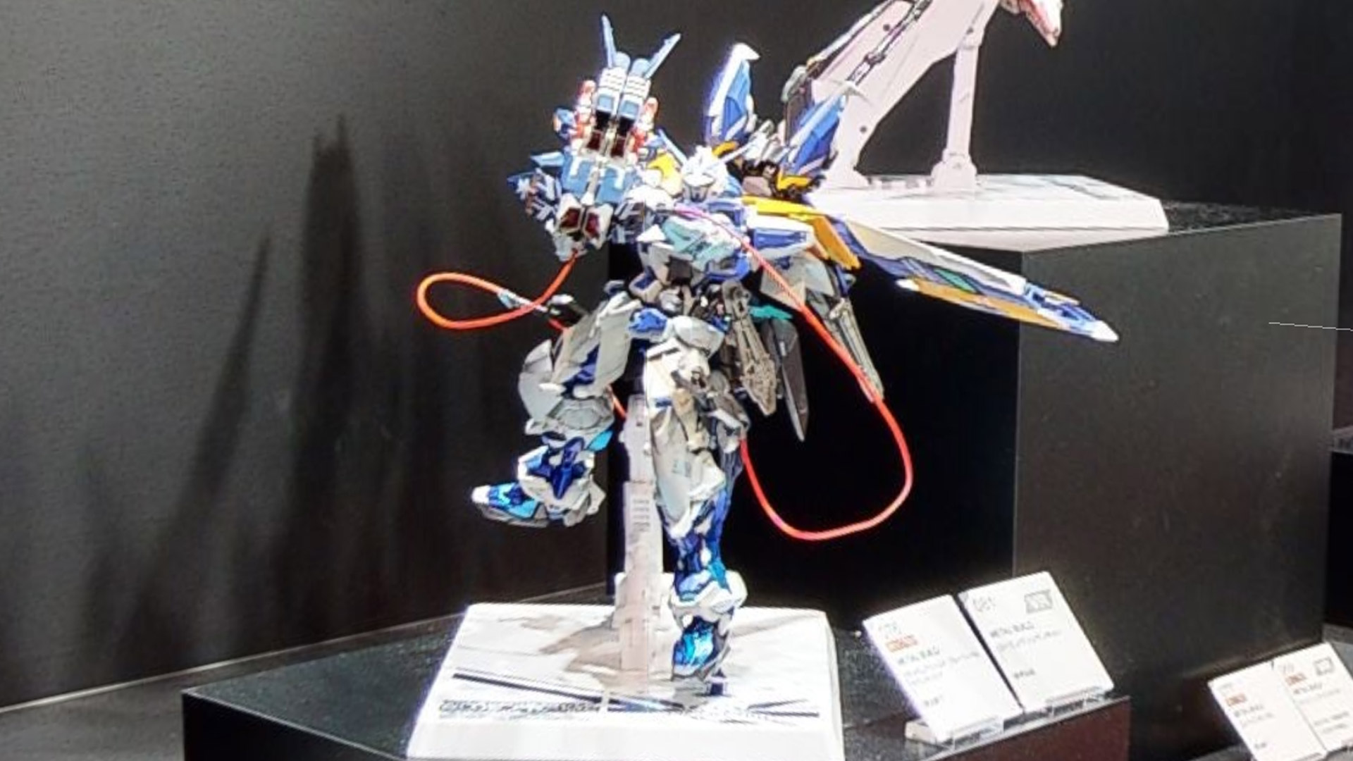 ローエングリンランチャーは参考出品のため価格・発売日は未定。