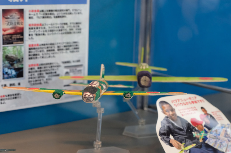 シンプルだし、道具もないため荒っぽい模型ではあるが、限られた材料と道具で作ったその作品は、石坂氏を始め来場者の胸に様々な想いを生んでいたようだ