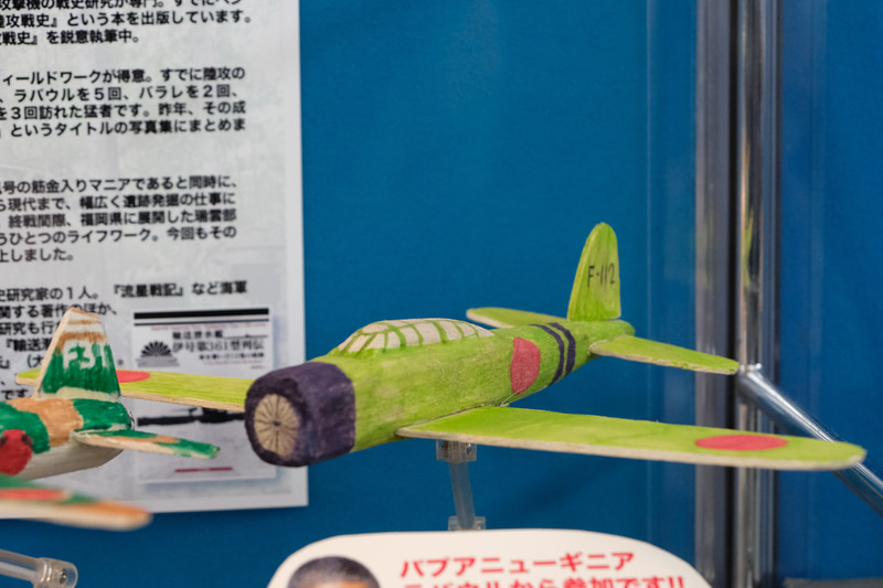 シンプルだし、道具もないため荒っぽい模型ではあるが、限られた材料と道具で作ったその作品は、石坂氏を始め来場者の胸に様々な想いを生んでいたようだ