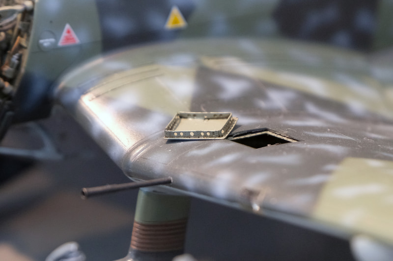 点検パネル断面の細かさに注目