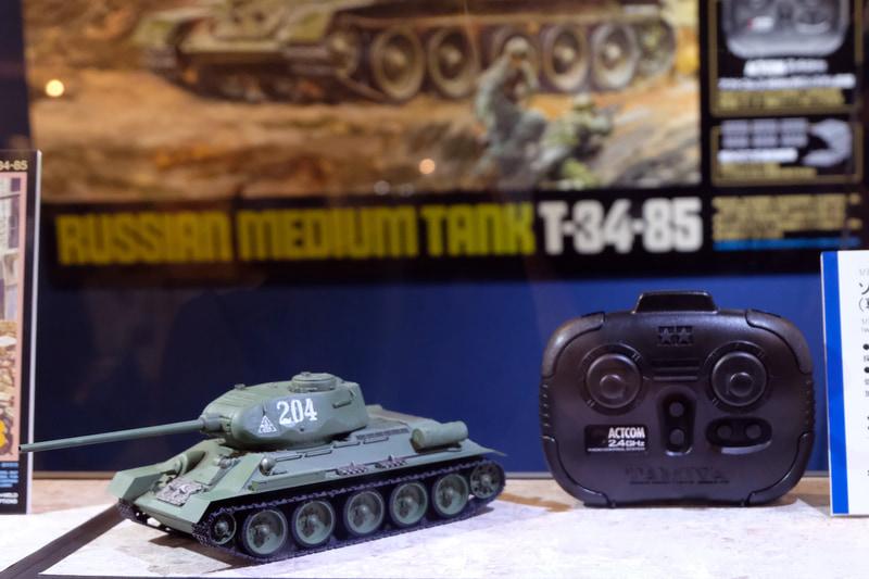 組み立て式の履帯により戦車の姿が一層リアルになる。また走行もなめらかになり、硬質のABSにより地面をしっかり噛む感じも表現できるという