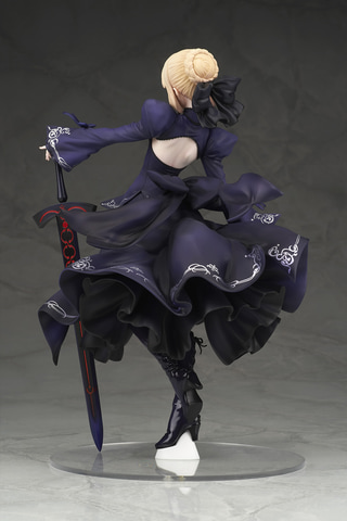 優雅なドレス姿の騎士王、再び！ アルターより、「セイバー