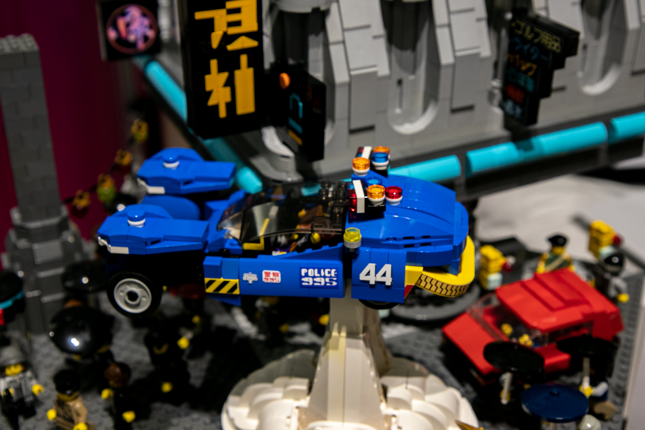 雨を降らせたくなってくるくらいリアルな「ブレードランナー」の世界