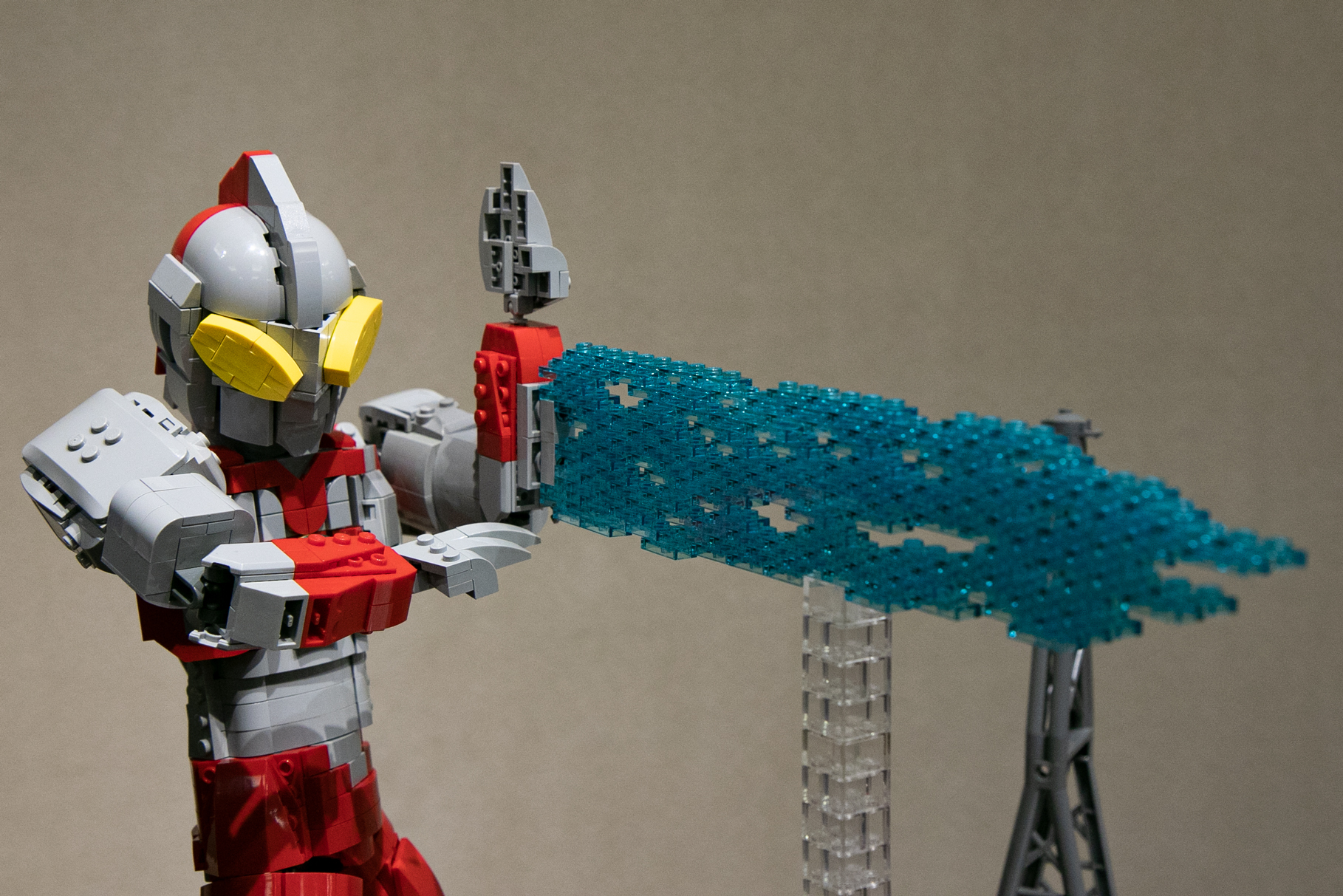 ウルトラマンだけでなく「スペシウム光線」まで作るのが「好き」の証