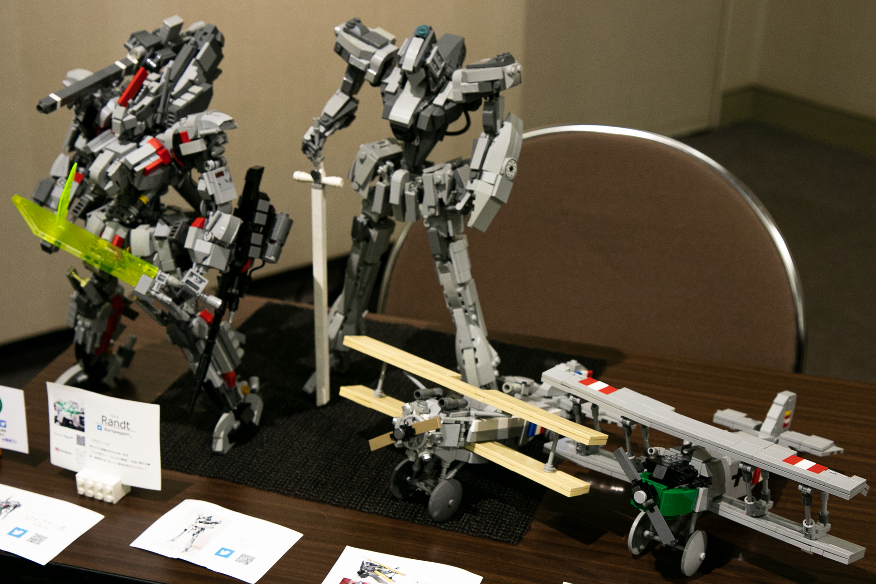 武装をてんこ盛りにしたり、逆にシンプルにしたり、好みのロボを自在に創作していて素晴らしい