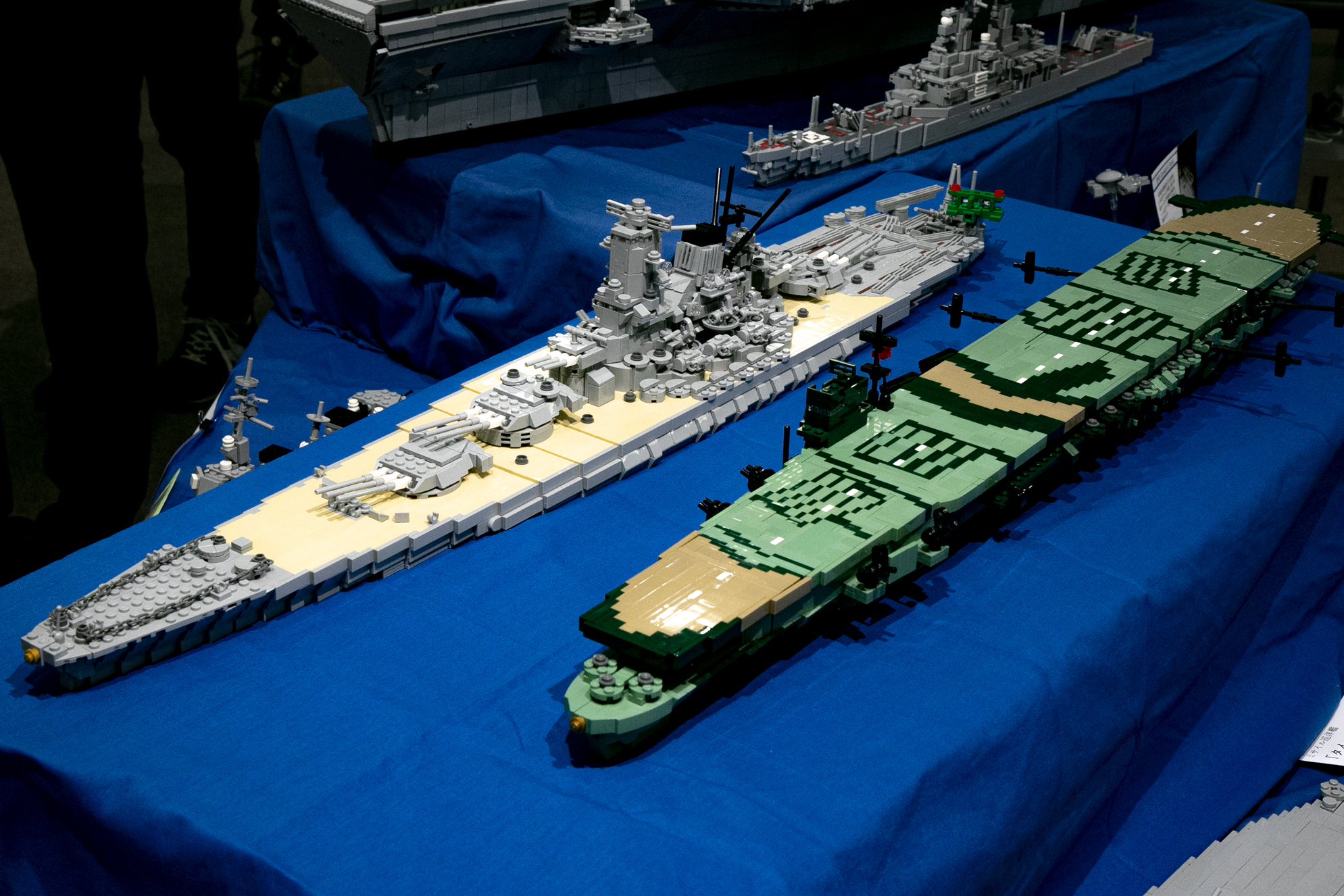 画像からは見えにくいが艦首のラインが美人すぎる