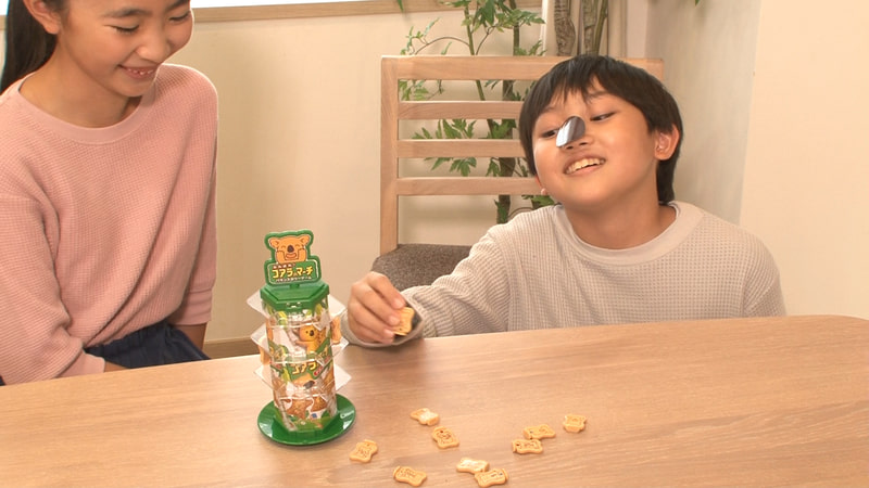 台紙に印刷されている“コアラの鼻”を自分の鼻に乗せて罰ゲームも楽しめる