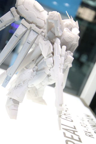 GUNPLA EXPO】精巧、精密、濃密な新作ガンプラ「RG 1/144 Hi-ν