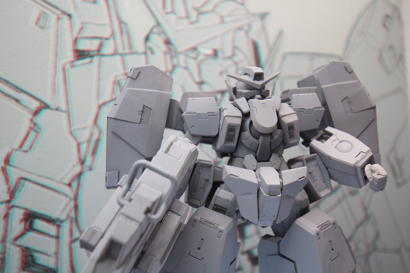 分厚く、ボリューム満点の脚部。どこか“覆っている”感があるが、果たして……。