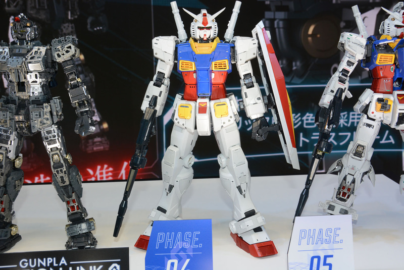 目の前で発売前の実物を見ることができる!　これはイベントならではの楽しさだろう