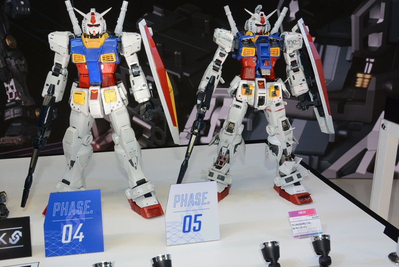 骨格にパーツを着けてフレーム、そこからメカをつけエッチングパーツなどマテリアルを組み込み、外装を盛り込む。キットの作り方がよくわかる