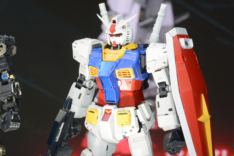 組み上がった形。装甲の分割戦の細かさは1/60ならではだろうそしてスジ彫りでなく実際に分割されているからこそ、説得力がスゴイのだ