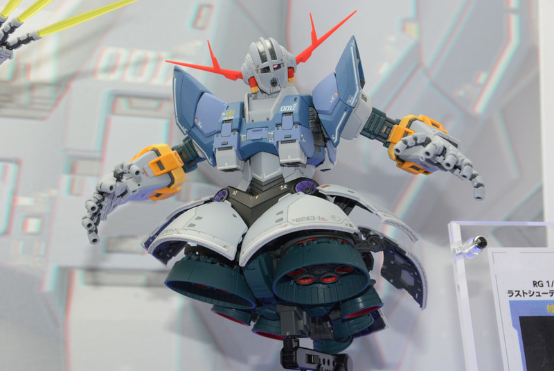「RG 1/144 ジオング」の完成見本。スカートは広げることで分割され、そこからの情報量が特にすさまじい。「機動戦士ガンダム」における最後のMSとして圧倒的な迫力を持った機体の雰囲気をきちんと再現している