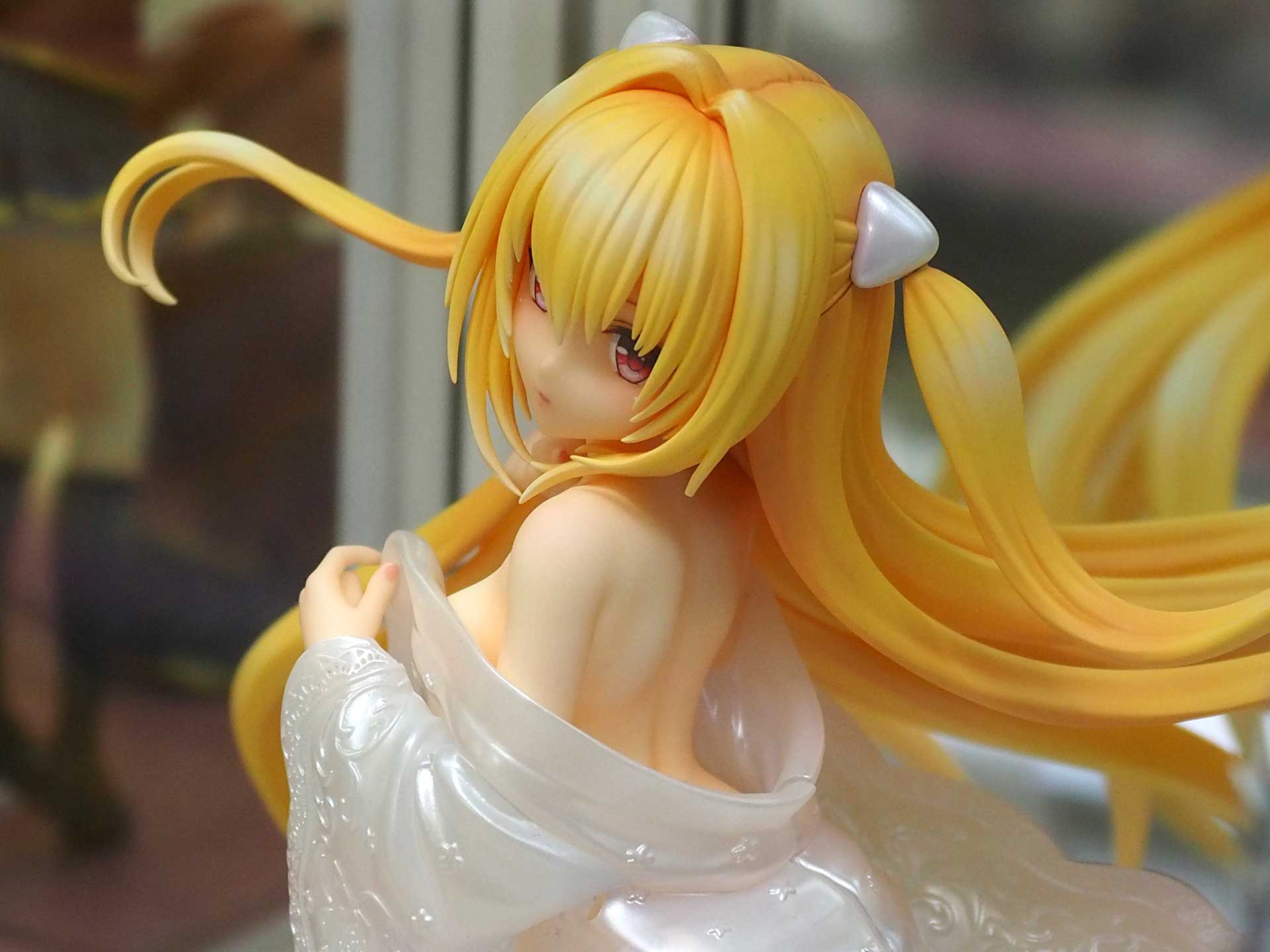 見よ、この背中のライン。いかにこの作品が絶妙なバランスでできているかがよくわかる