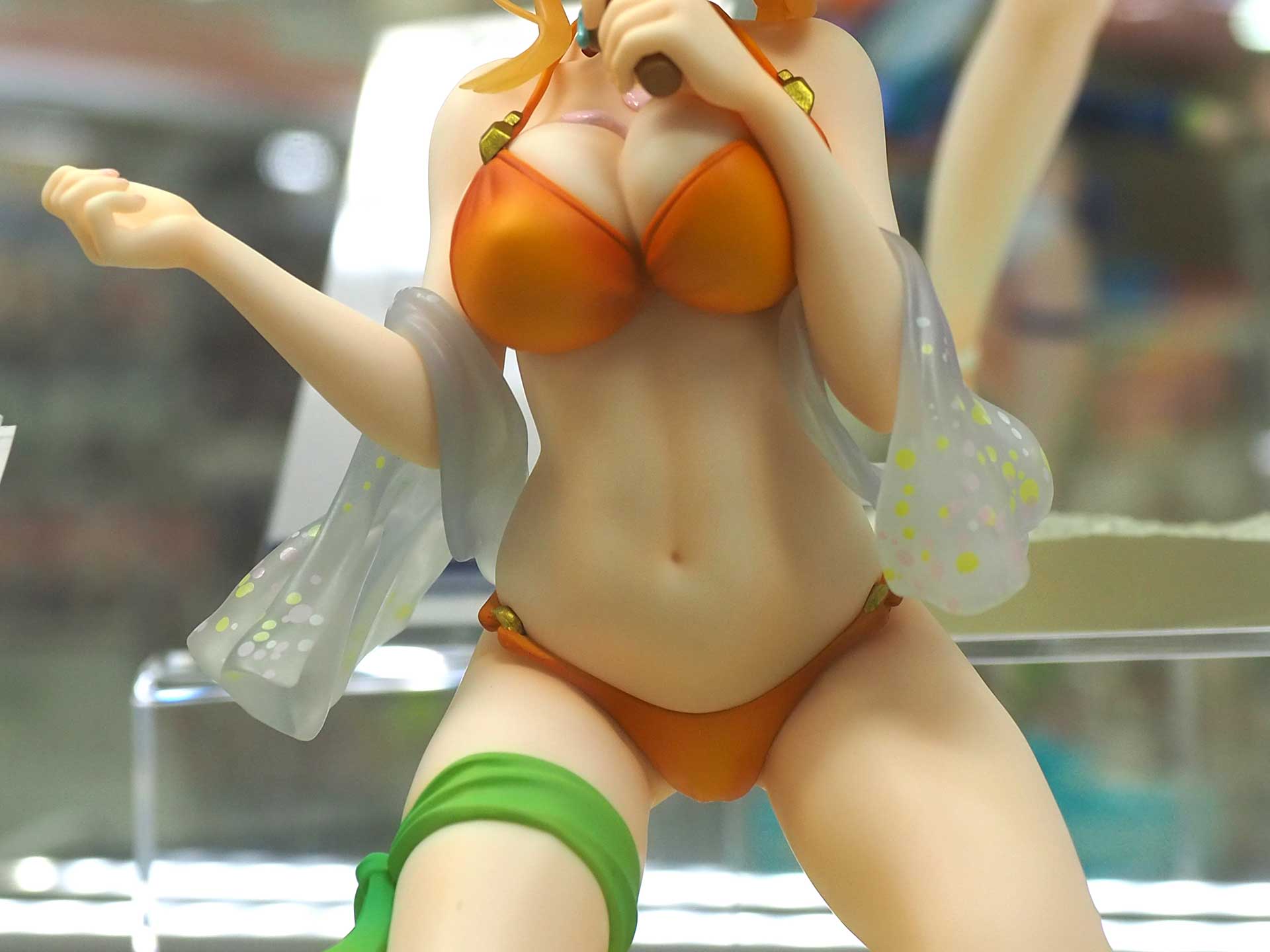 ビキニとボディの肉感が絶妙だ