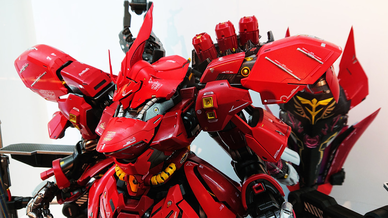 頭部左右と後方へのフレアの延び方が目を引く