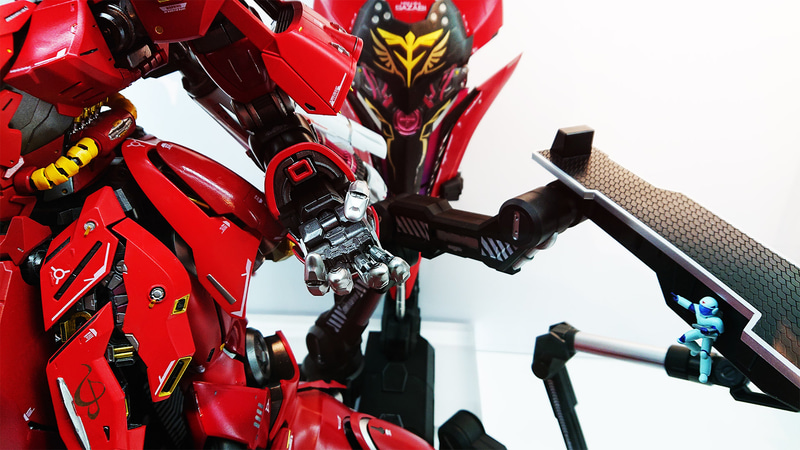 ほんとにチラ見えするだけの細かい内部フレームがすばらしい情報量をもたらす