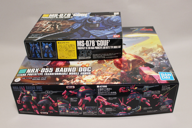 手元にあった「HGUC 1/144 グフ」のパッケージとの比較。店頭で見かけたら「MG」シリーズと見間違えてしまうかも