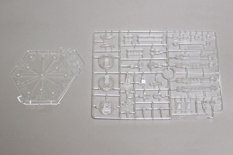 ディスプレイベース。「アクションベース5 クリア」が一式付属している