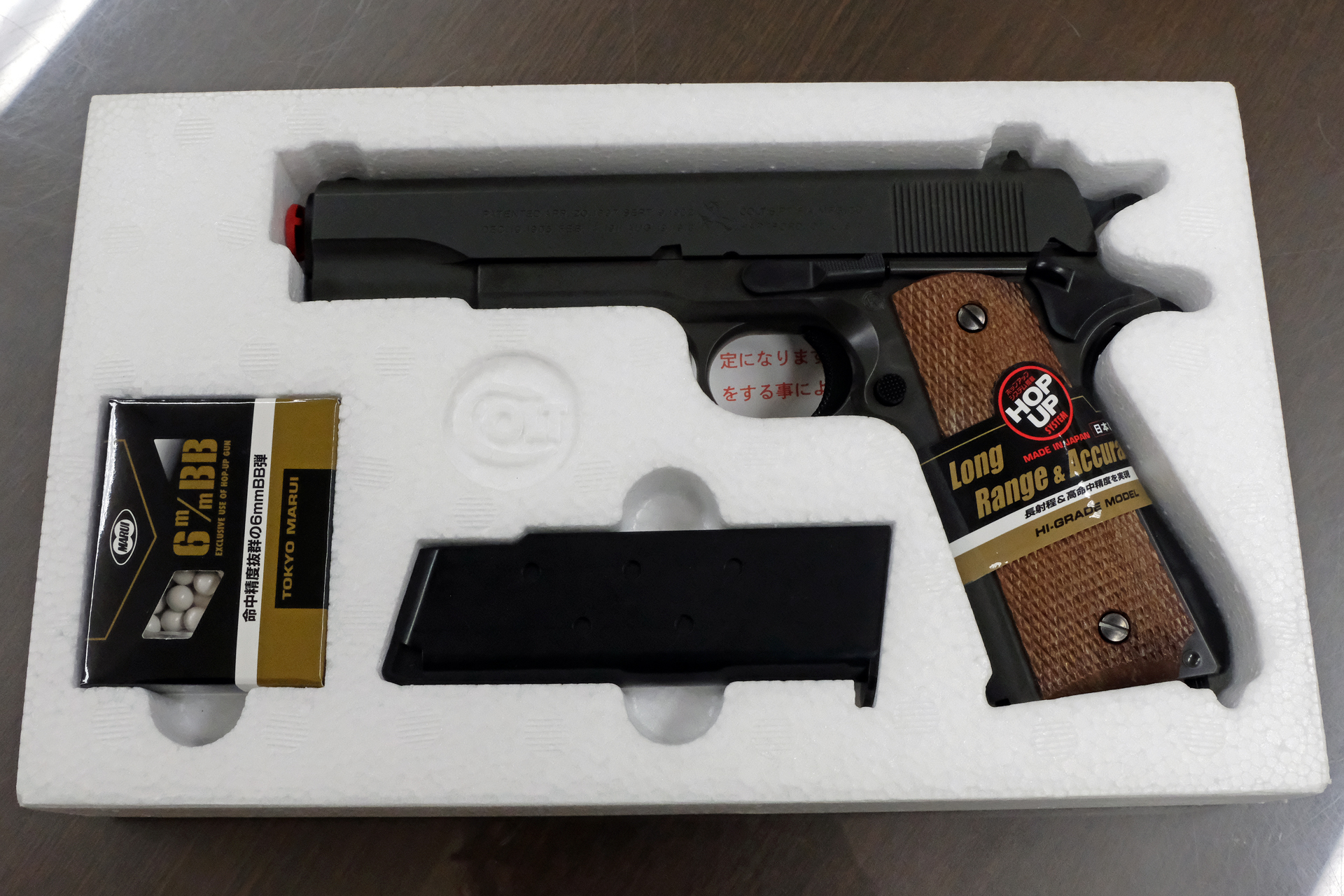 エアコッキングハンドガン「コルト M1911A1ガバメント ハイグレード/ホップアップ」。価格は3,500円（税別）。発売は2002年