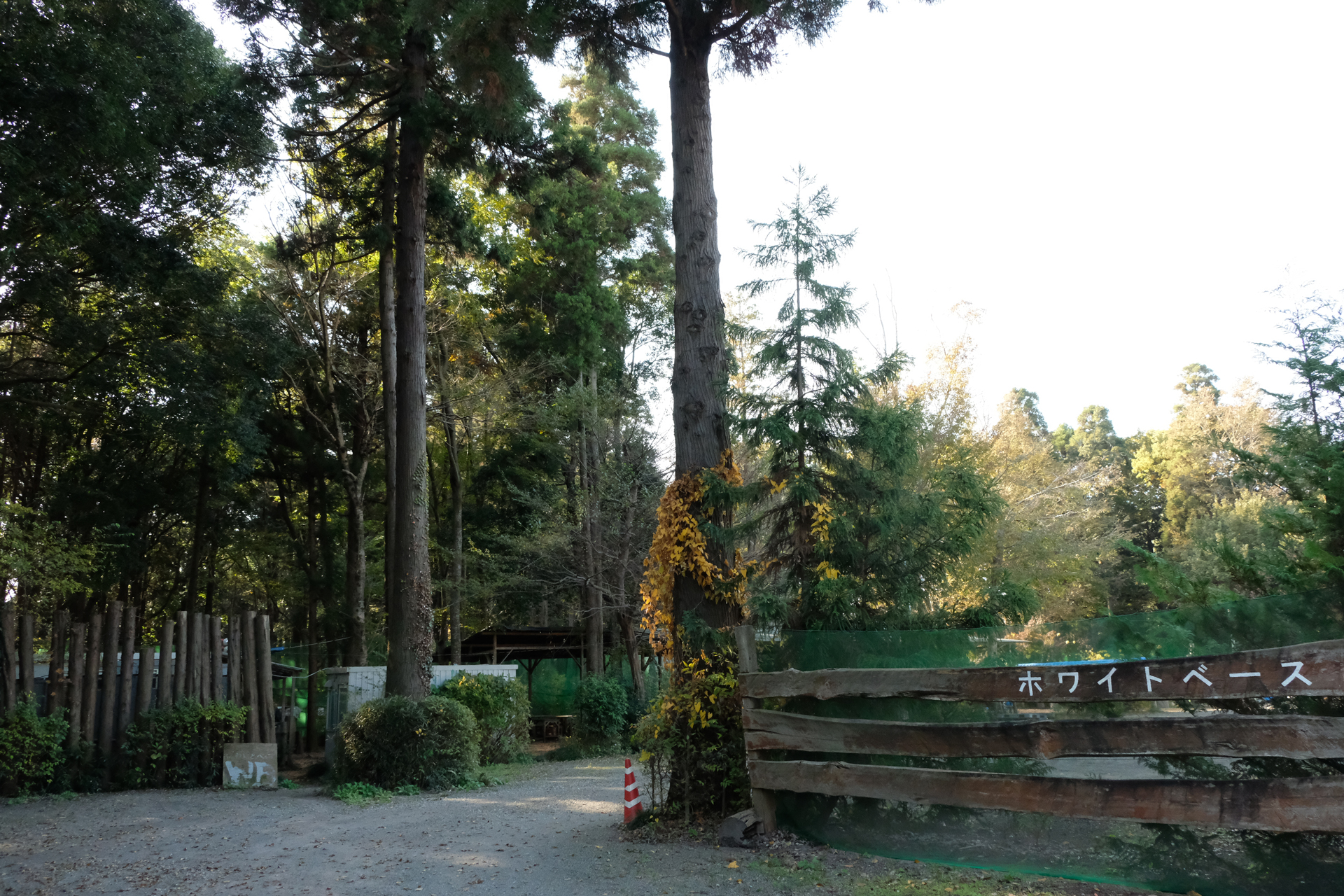 今回シューティングレンジを使用させてもらった「ホワイトベース」。公式ページは<a href="http://www.whitebase-sgf.com/">http://www.whitebase-sgf.com/</a>