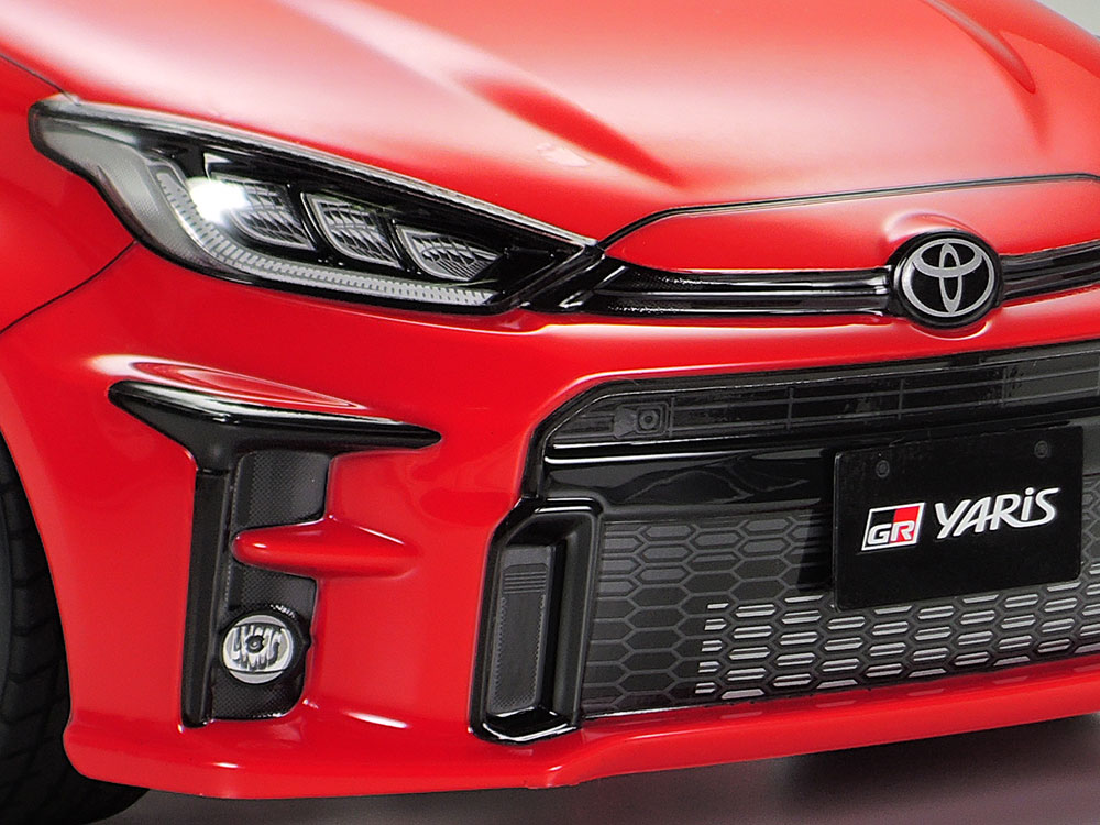 精悍なフロントマスクを実感たっぷりに再現