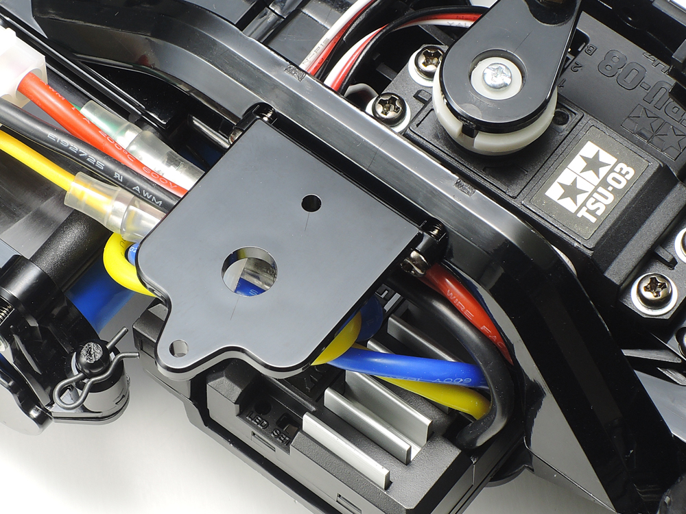 レースの必需品ともいえるトランスポンダーの取り付けホルダーも用意