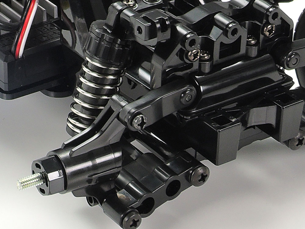 リヤ・ダブルウィッシュボーンサスペンション。リヤセクションの組み替えにより、210、225、239mmの3種のホイールベースに対応。（GRヤリスは239mm）