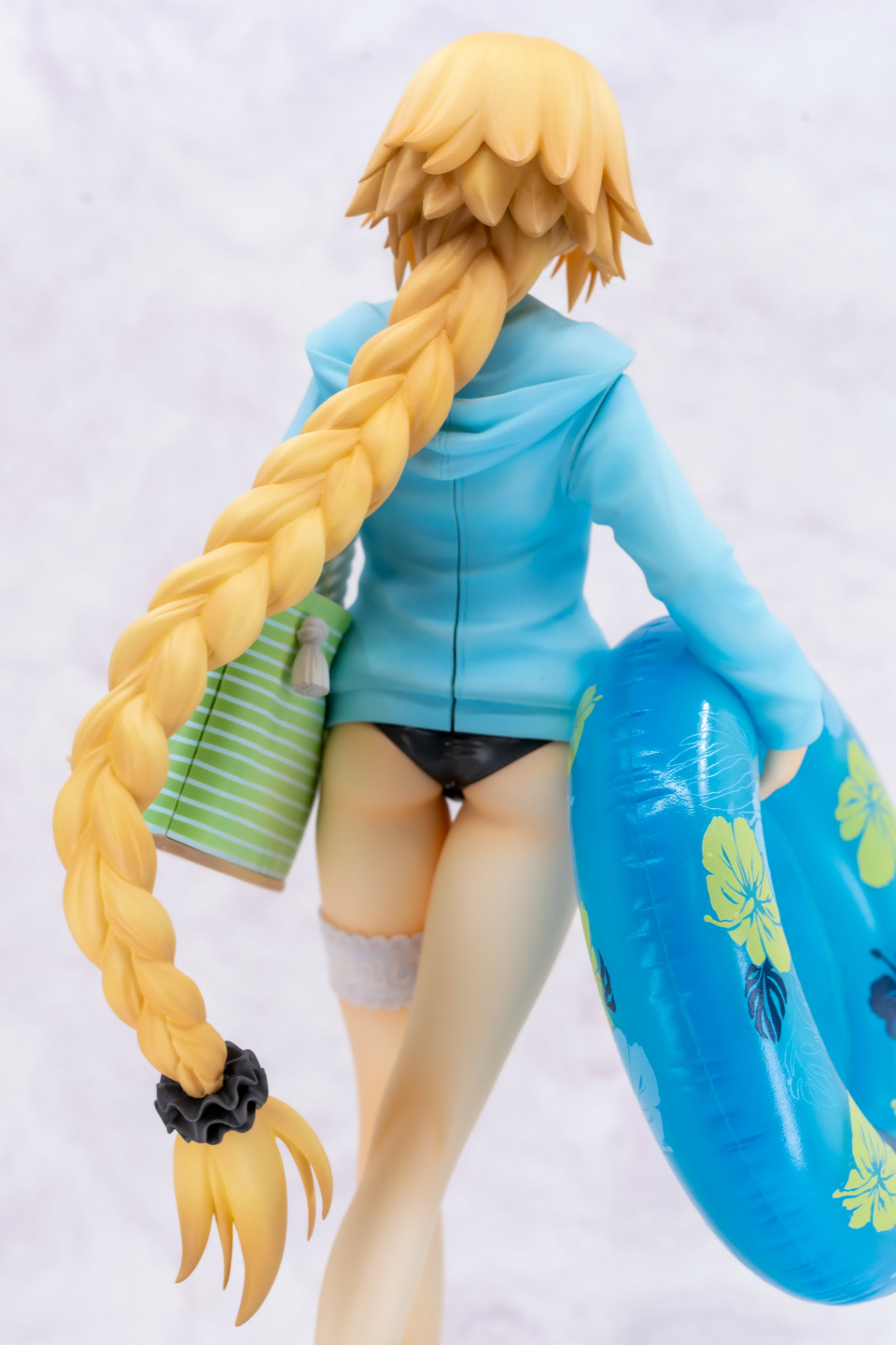 ボリュームのあるおさげ